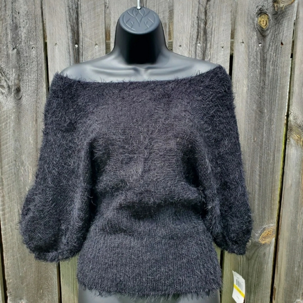 🎈3 For $60 XOXO Off Shoulder Eyelash Sweater